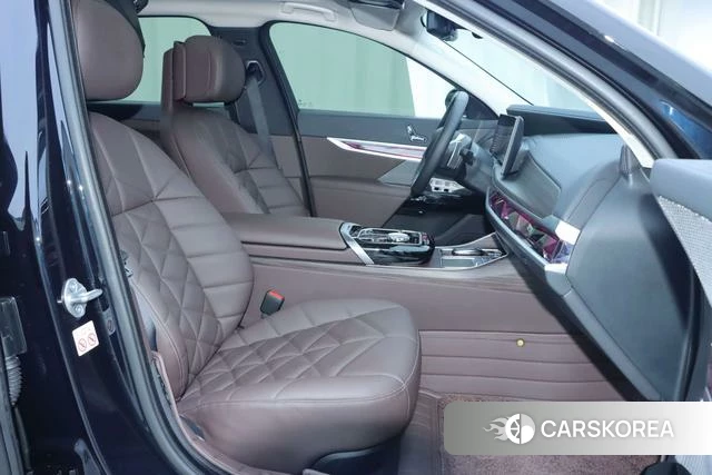 BMW 7 series 2023 Черный из Китая, фото 6
