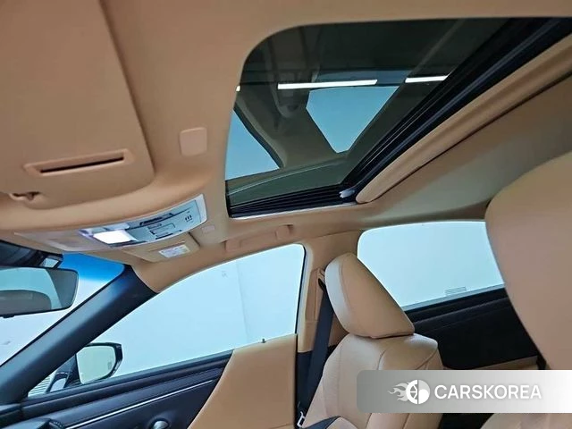 Lexus ES300h 7th generation 2023 Белый из Кореи, фото 6