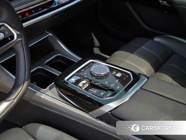BMW 7 Series (G70) 2024 Черный двухцветный из Кореи, фото 6