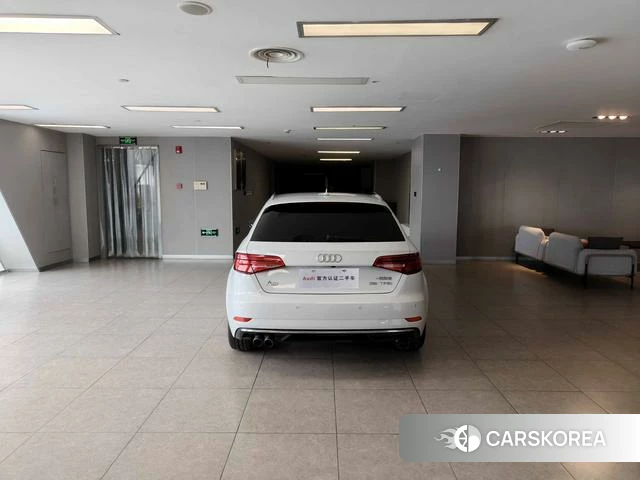 Audi A3 2018 Белый из Китая, фото 6