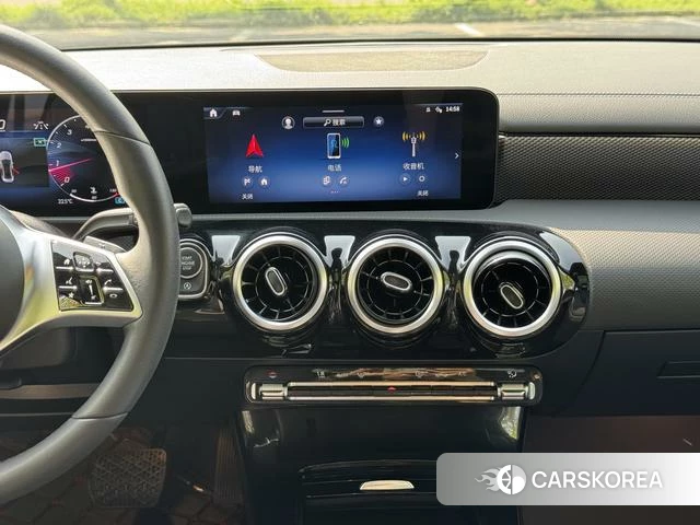 Mercedes-Benz Class A 2023 Белый из Китая, фото 6