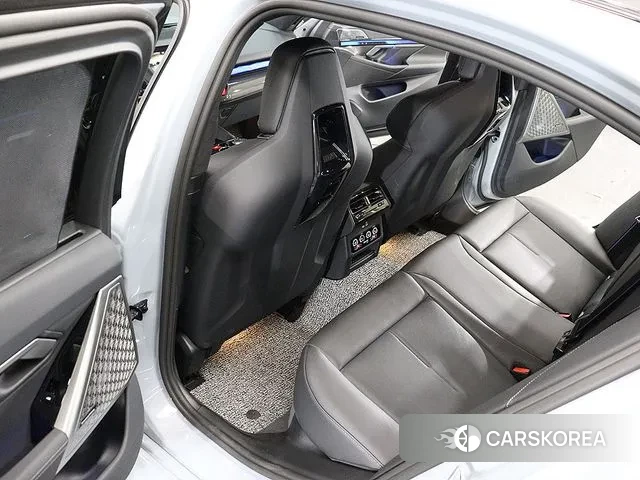 BMW M5 (G90) 2025 Серый из Кореи, фото 6