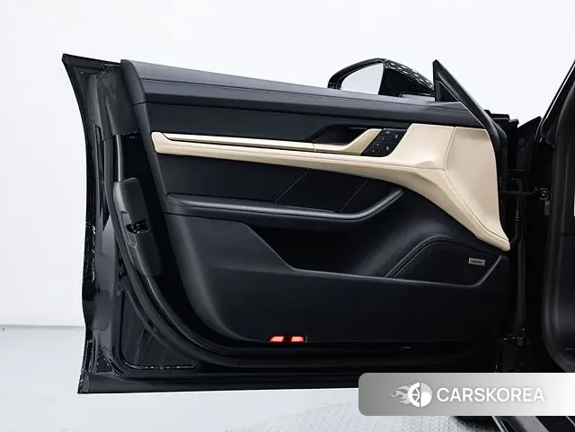 Porsche Taycan 2023 Черный из Кореи, фото 6