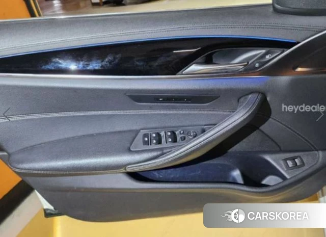 BMW 5 Series (G30) 2018 Белый из Кореи, фото 6