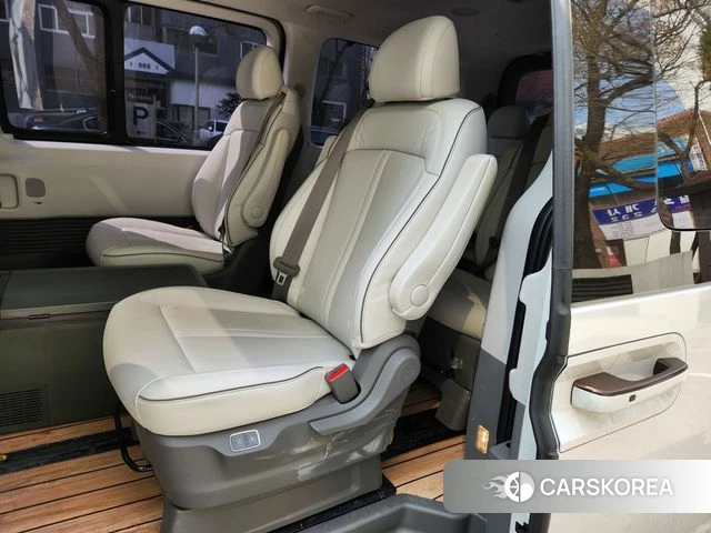 Hyundai Staria 2023 Белый из Кореи, фото 6