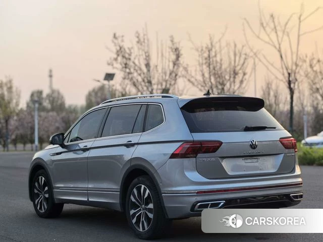 Volkswagen Tiguan L 2022 Серебристо-серый из Китая, фото 6