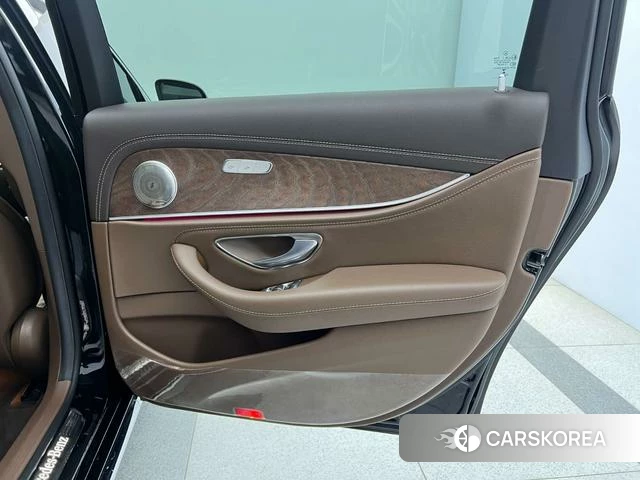Mercedes-Benz E-class id 4236384 из Китая 6