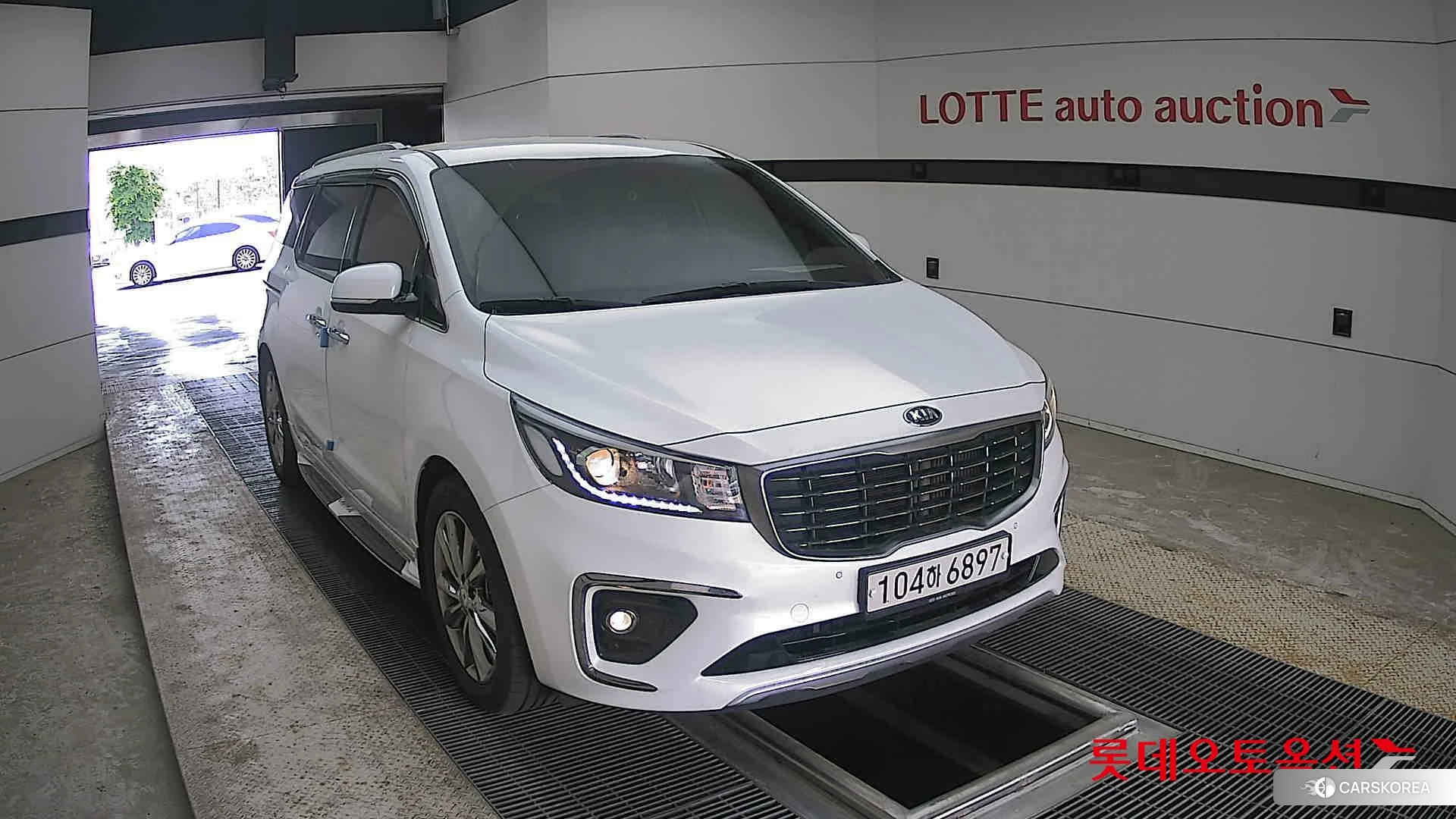 Kia Carnival 2020 Snow White Pearl из Кореи, фото 6