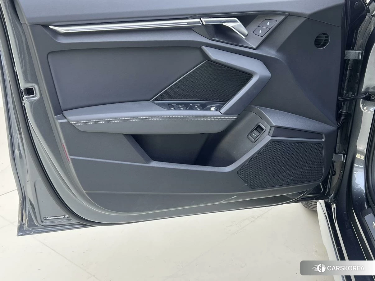 Audi A3 2023 Темно-серый из Китая, фото 6