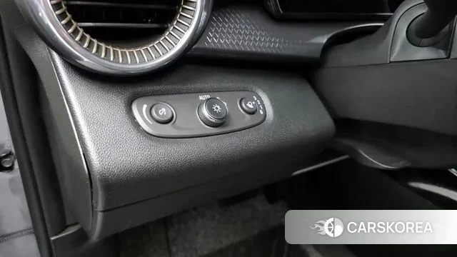 Chevrolet (GM Daewoo) Trax Crossover 2024 Серый из Кореи, фото 6