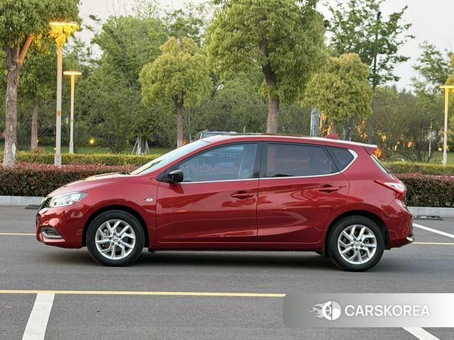 Nissan TIIDA 2023 Красный из Китая, фото 6