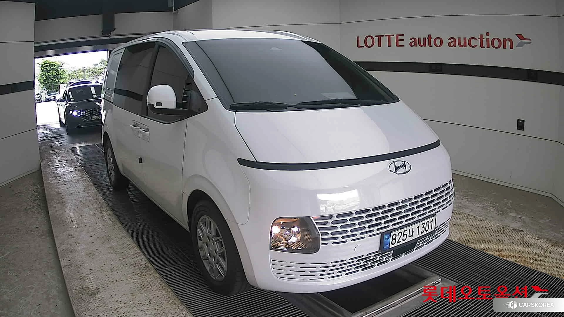 Hyundai Staria 2022 Белый из Кореи, фото 6
