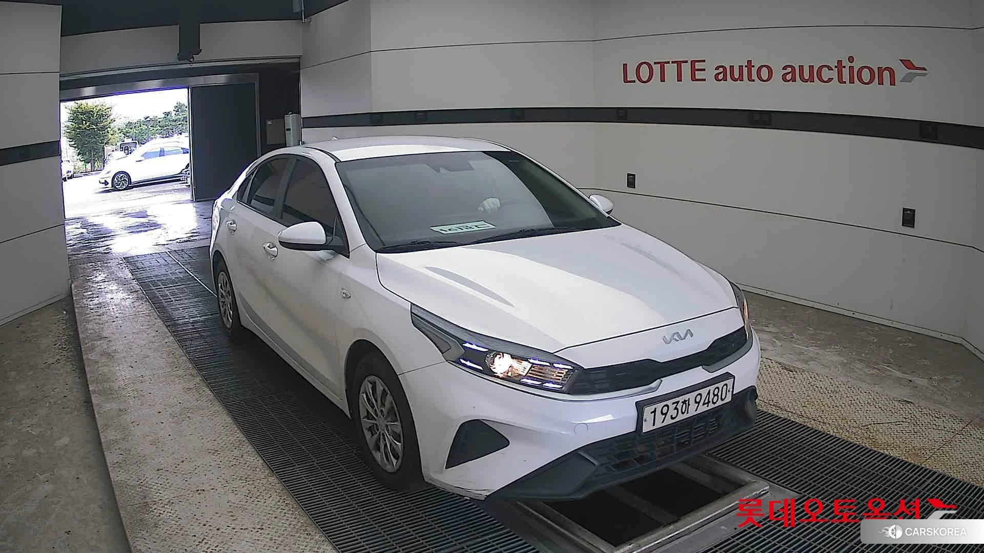 Kia K3 2022 Snow White Pearl из Кореи, фото 6