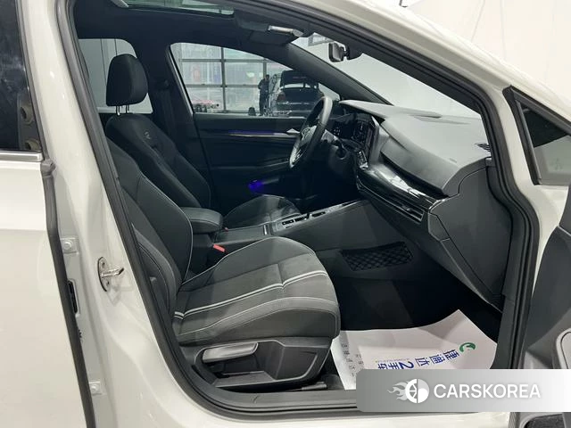 Volkswagen Golf 2024 Белый из Китая, фото 6