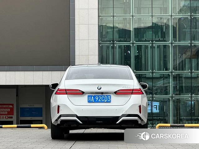 BMW 5 series 2024 Белый из Китая, фото 6
