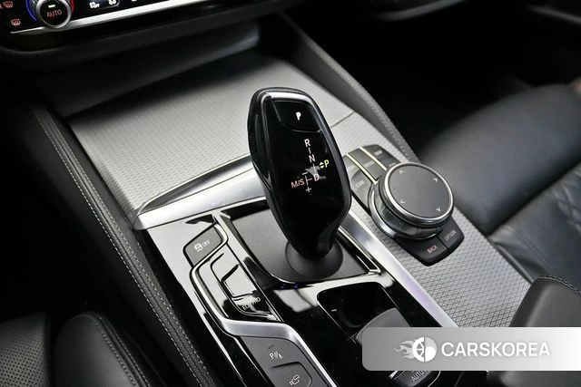 BMW 5 Series (G30) 2018 Светло-серебряный цвет из Кореи, фото 6