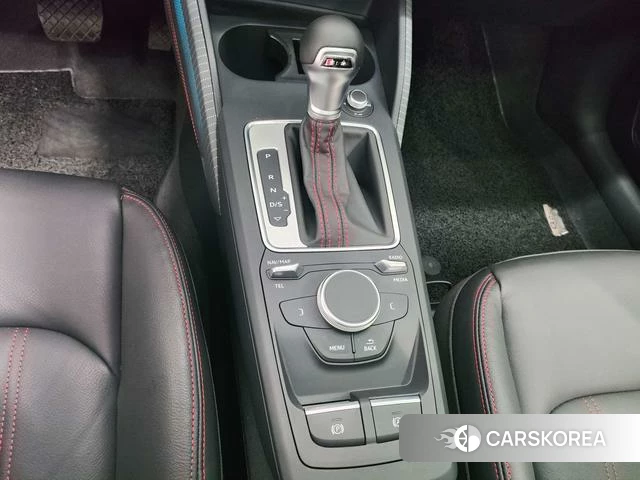 Audi Q2L 2024 Темно-серый из Китая, фото 6