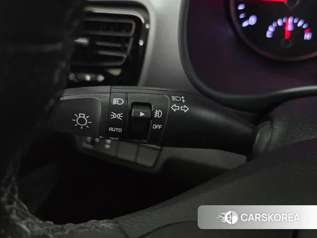 Kia Stonic 2019 Белый из Кореи, фото 6