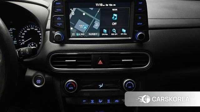 Hyundai Kona 2018 Светло-серебряный цвет из Кореи, фото 6