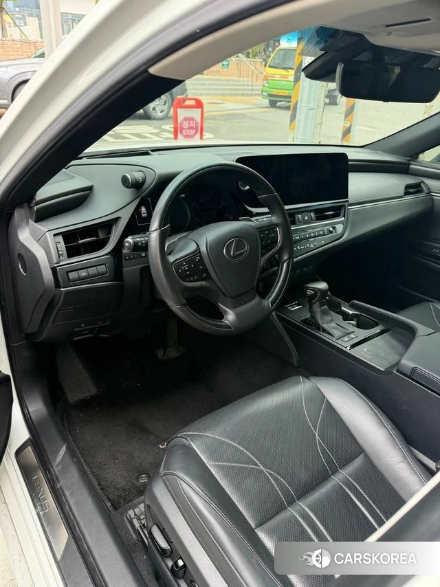 Lexus ES300h 7th generation 2023 Белый из Кореи, фото 6