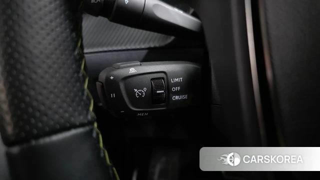Peugeot e-208 second Generation 2023 Желтый из Кореи, фото 6