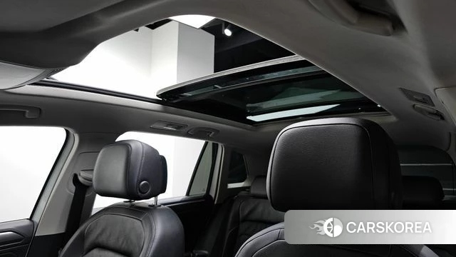 Volkswagen Tiguan second Generation 2023 Белый из Кореи, фото 6