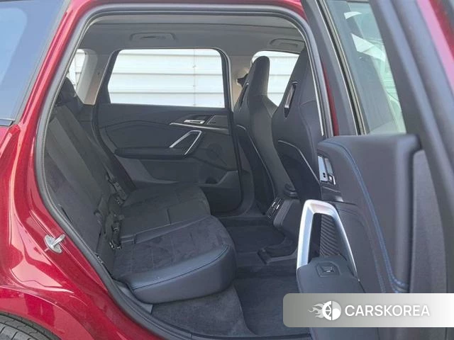 BMW iX1 2026 Красный из Китая, фото 6