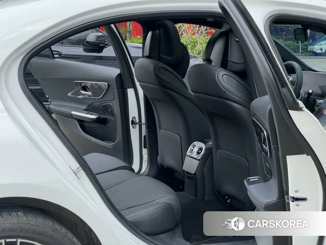 Mercedes-Benz Class C 2025 Белый из Китая, фото 6