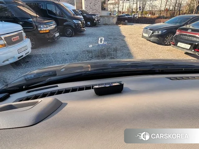 Chevrolet Express Van 2024 Черный из Кореи, фото 6