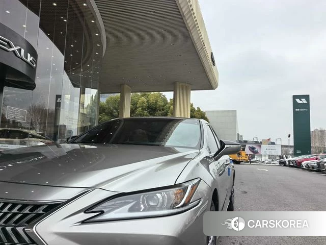 Lexus ES 2024 Серебристо-серый из Китая, фото 6
