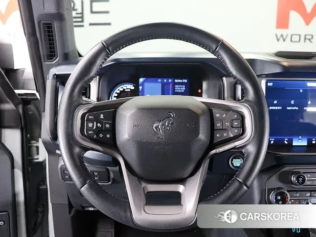 Ford Bronco 6th Generation 2023 Светло-серебряный цвет из Кореи, фото 6