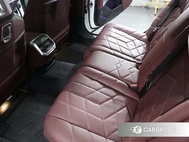 BMW 7 Series (G70) 2023 Белый из Кореи, фото 6