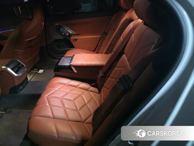 BMW 7 Series (G70) 2023 Белый из Кореи, фото 6