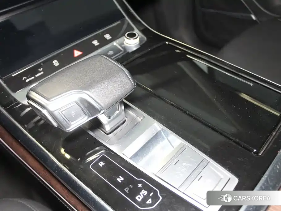 Audi Q7 2023 Черный из Китая, фото 6