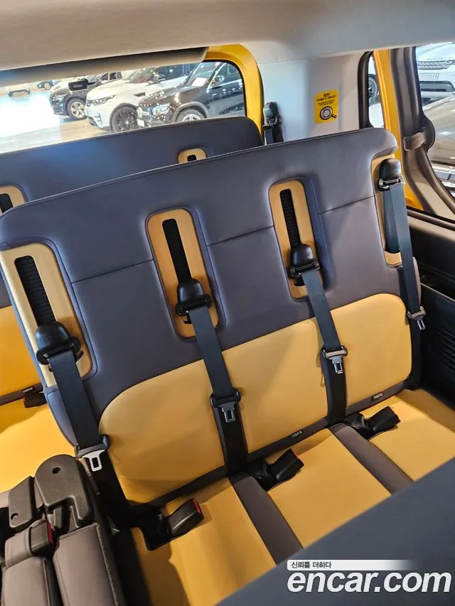 Hyundai Staria 2023 Желтый из Кореи, фото 6