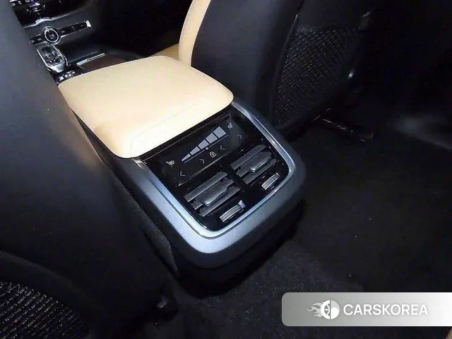 Volvo XC60 second Generation 2021 Белый из Кореи, фото 6