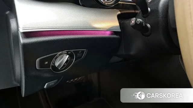 Mercedes-Benz E-Class W213 2018 Белый из Кореи, фото 6