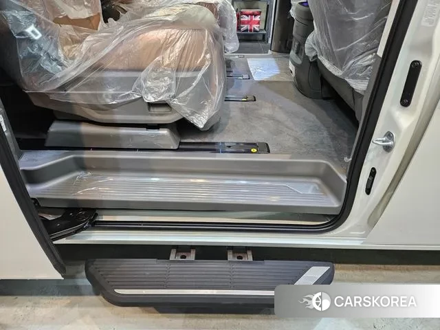 Hyundai Staria 2025 Белый из Кореи, фото 6