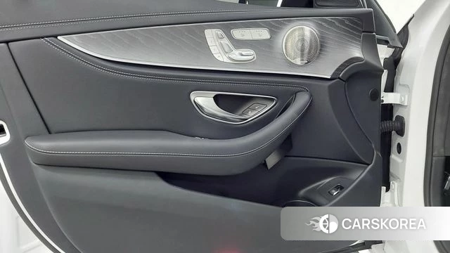 Mercedes-Benz E-Class W213 2022 Белый из Кореи, фото 6