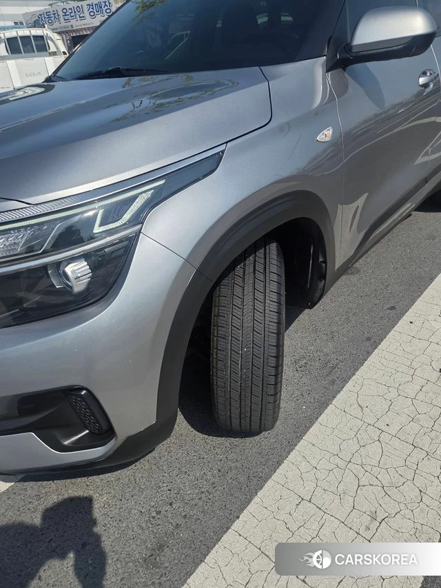 Kia Seltos 2020 Серебристо-серый из Кореи, фото 6