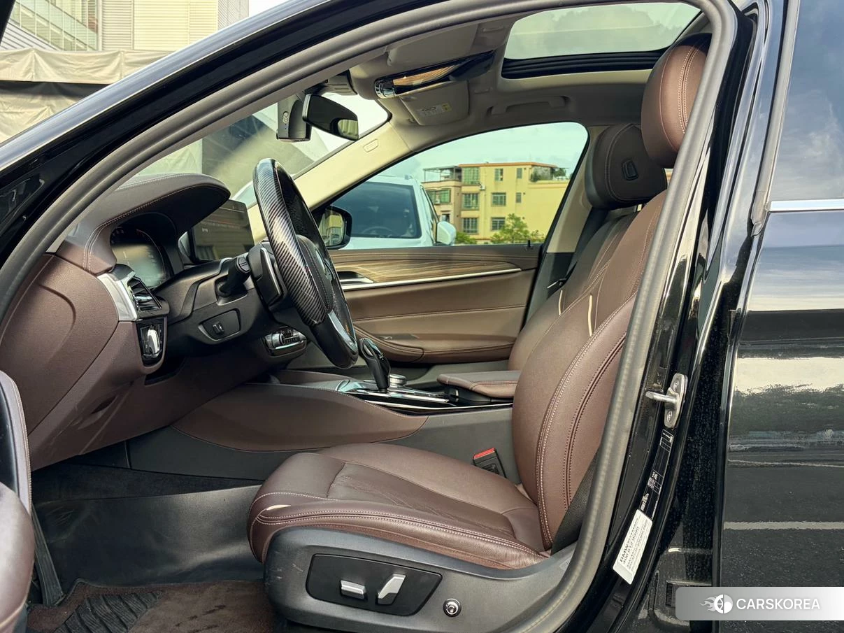 BMW 5 series 2020 Черный из Китая, фото 6