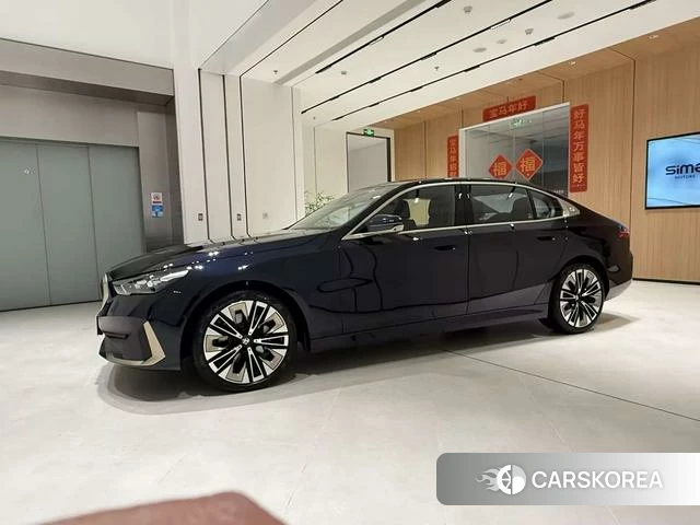 BMW 5 series 2025 Черный из Китая, фото 6