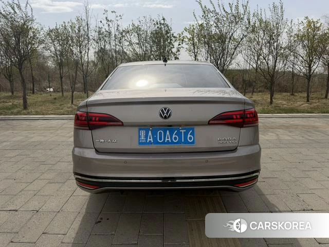 Volkswagen Bora 2023 Шампань из Китая, фото 6