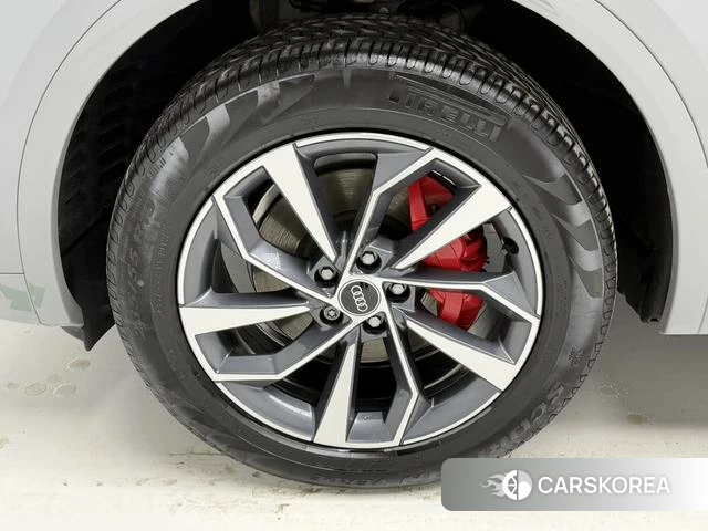 Audi Q5L 2024 Темно-серый из Китая, фото 6