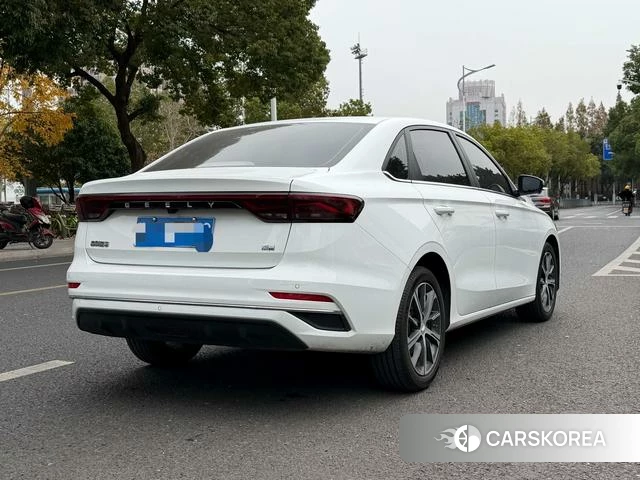 Geely Automobile Emgrand 2023 Белый из Китая, фото 6