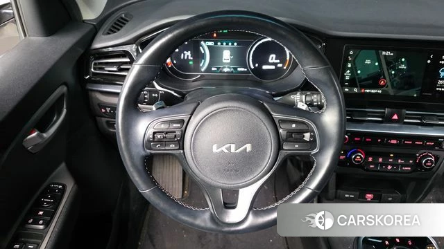 Kia Niro Plus 2022 Белый из Кореи, фото 6
