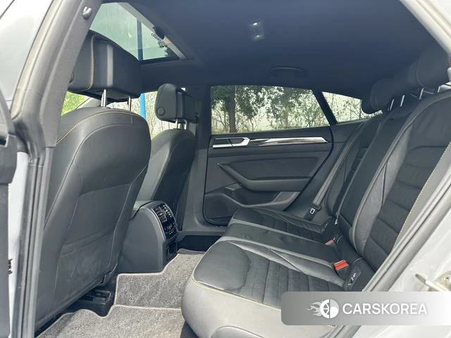 Volkswagen CC 2022 Серебристо-серый из Китая, фото 6