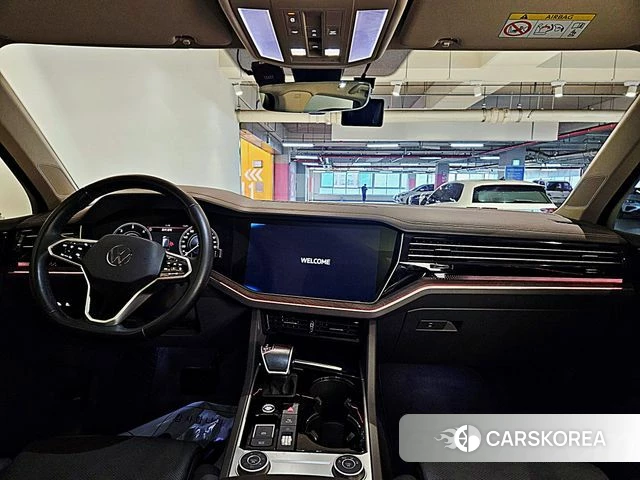 Volkswagen Touareg 3rd generation 2023 Белый из Кореи, фото 6