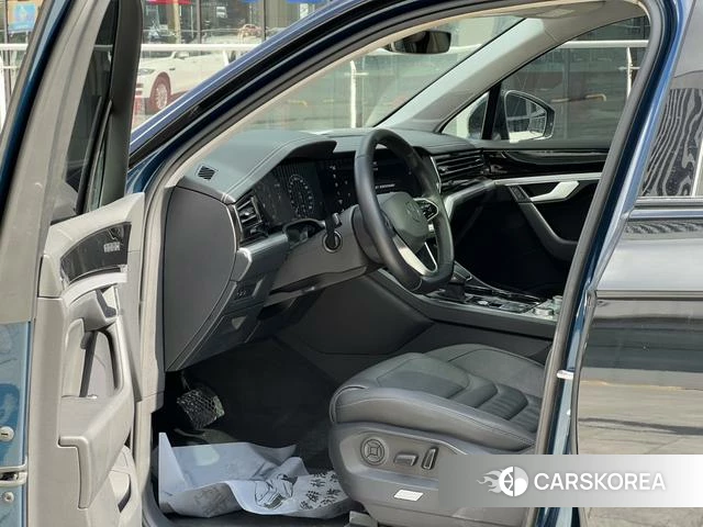 Volkswagen Touareg 2021 Черный из Китая, фото 6
