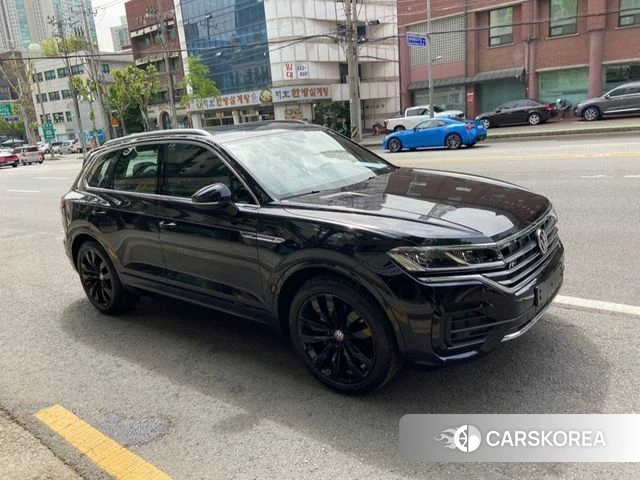 Volkswagen Touareg 3rd generation 2020 Черный из Кореи, фото 6
